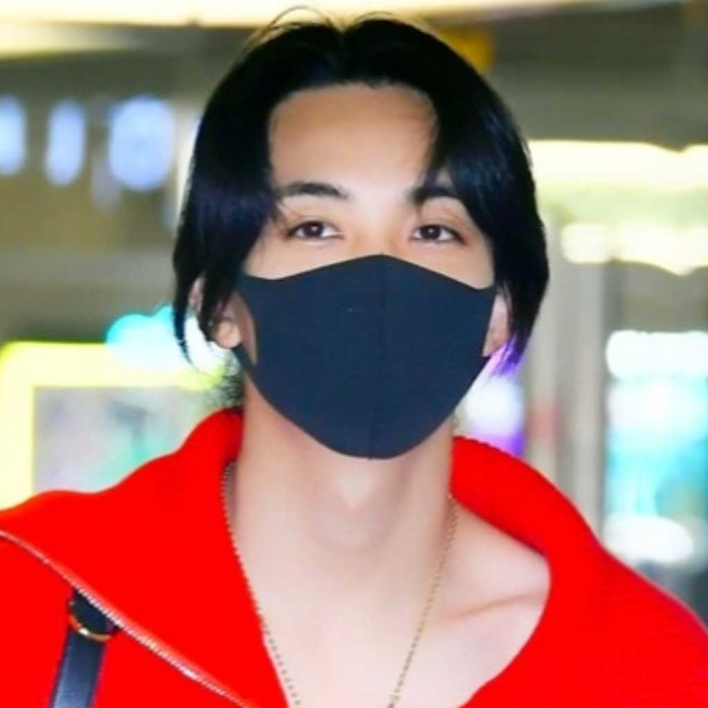 【PHOTO】SEVENTEEN ジョンハン、ファッションウィークを終えて帰国
