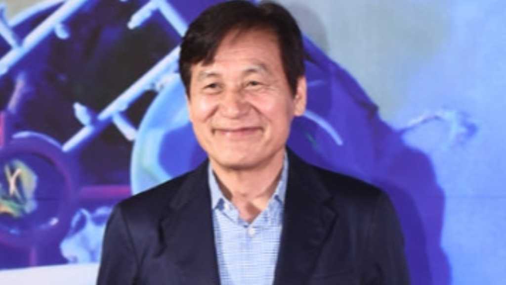 “血液がんで闘病中”アン・ソンギの近況明らかに…パク・チュンフンが言及「健康状態が良くない」