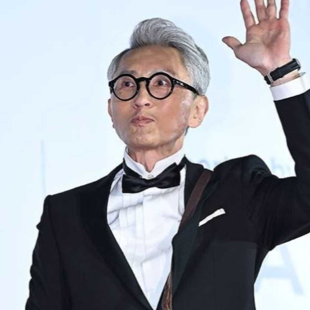 松重豊、韓国の人気バラエティ「遊ぶなら何する？」に出演決定…ソウル滞在中の記念ショットも話題