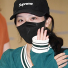 【PHOTO】Red Velvet スルギ、アメリカでのスケジュールを終えて帰国…ミニスカート姿で登場（動画あり）