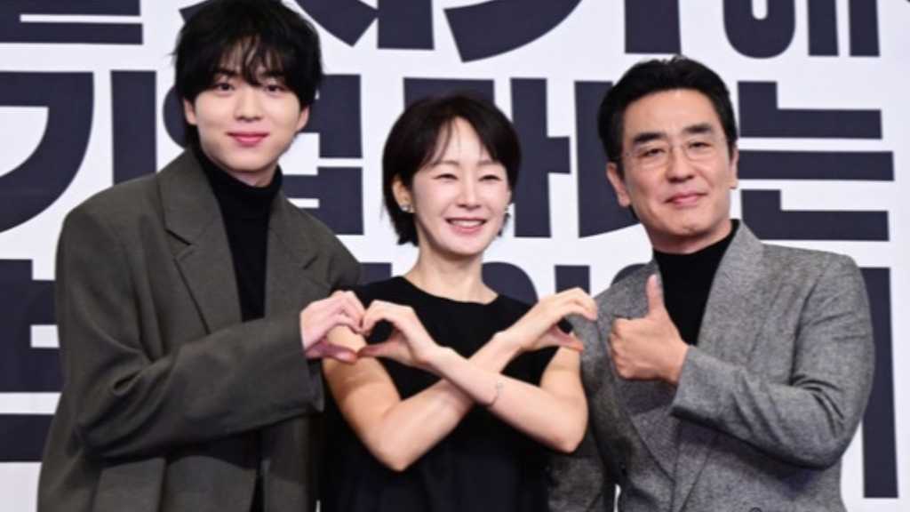 【PHOTO】リュ・スンリョン＆ミョン・セビン＆チャ・ガンユンら、新ドラマ「キム部長の物語」制作発表会に出席