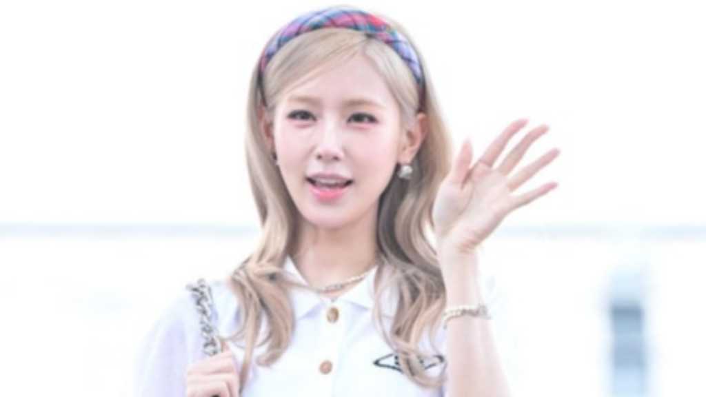 【PHOTO】i-dle ミヨン、海外スケジュールのため出国…可愛らしいファッション