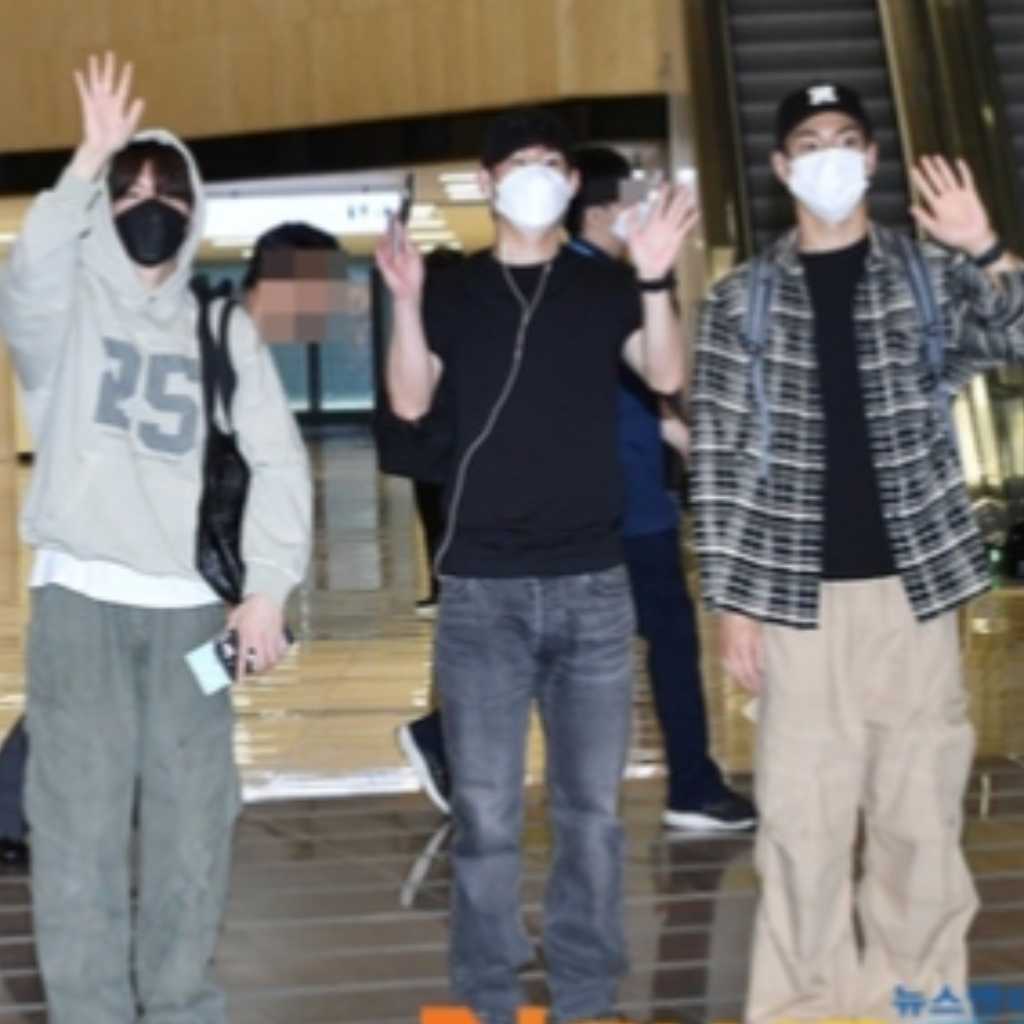 【PHOTO】MONSTA X、スケジュールのため日本へ出国…カジュアルなファッション