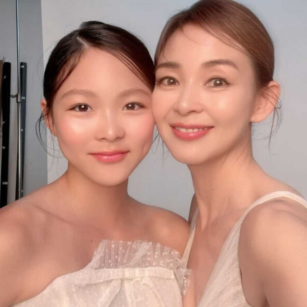 SHIHO、娘サランちゃんとの美しいツーショットを公開「新しい一面を見れた」