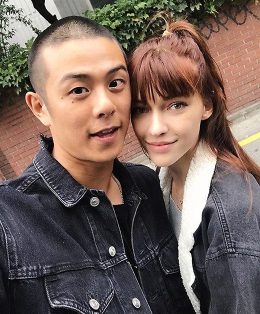 入隊中 Beenzino 初の休暇で恋人とのツーショット写真を公開 Kstyle