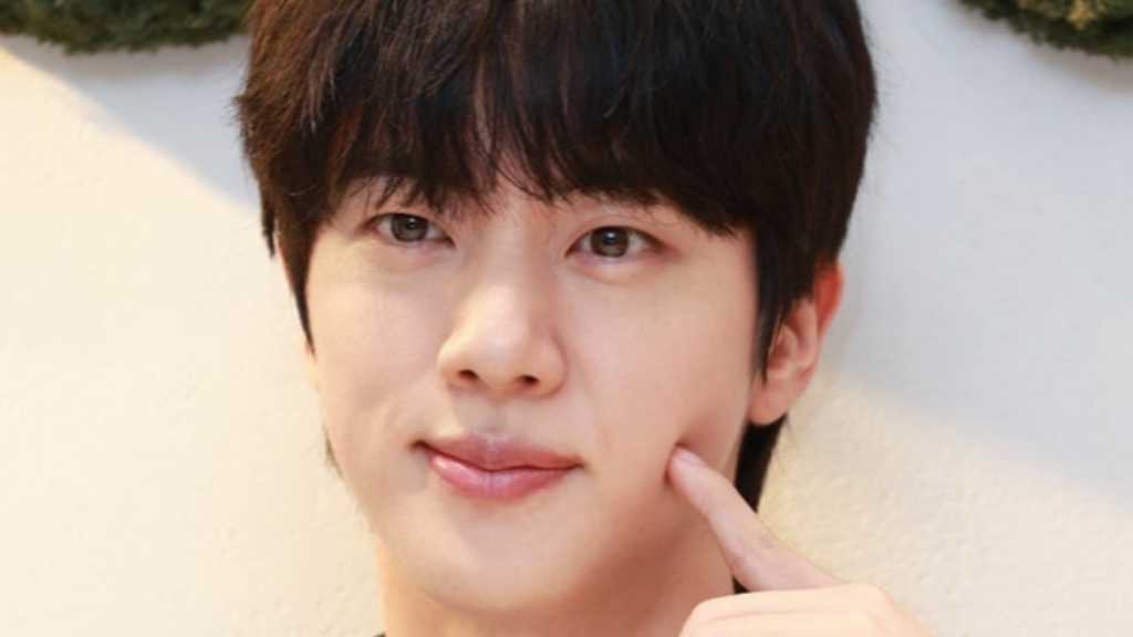 BTS ジンにキスした日本人女性、来年7月に韓国の法廷へ…韓国メディアが報道