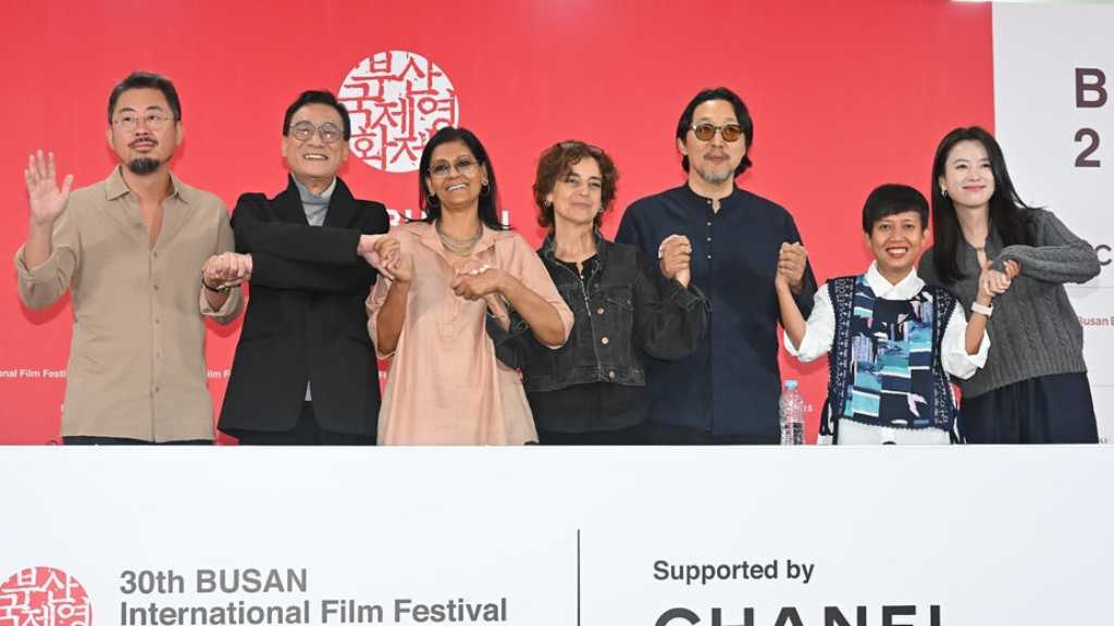【PHOTO】ハン・ヒョジュ＆ナ・ホンジン監督ら「釜山国際映画祭」審査委員の記者会見に出席