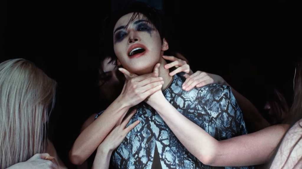 ATEEZのSEONGHWA、まるでピエロ！？ソロ曲「Skin」MVで衝撃のビジュアル披露