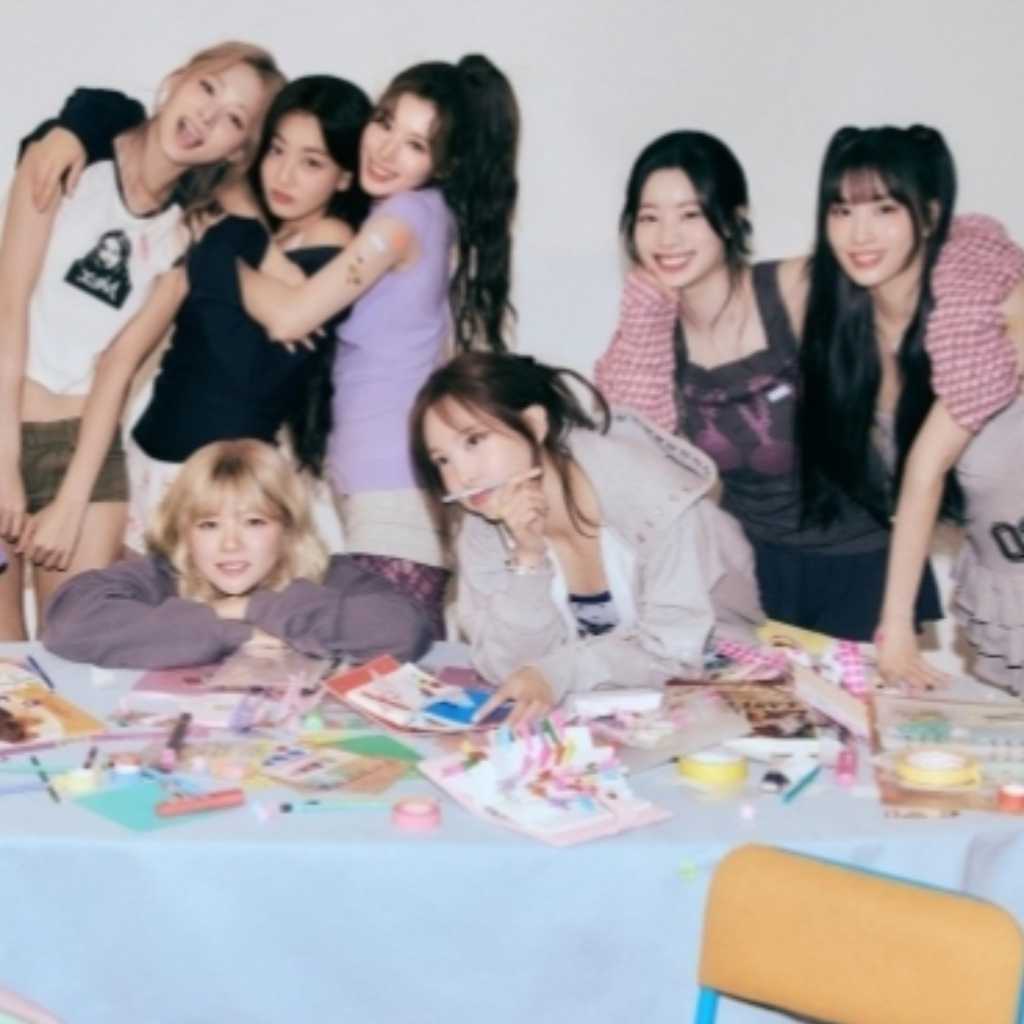 TWICEの生活圏を徘徊・不快な手紙まで…ストーカー行為にJYPが警告「法的対応をとる」