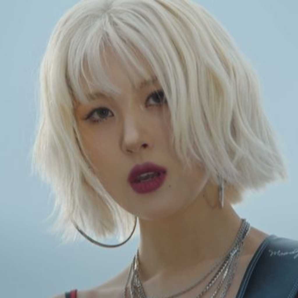 元Wonder Girls ソンミ、タイトル曲「BLUE！」MV公開…屋上でベースを弾く姿に注目