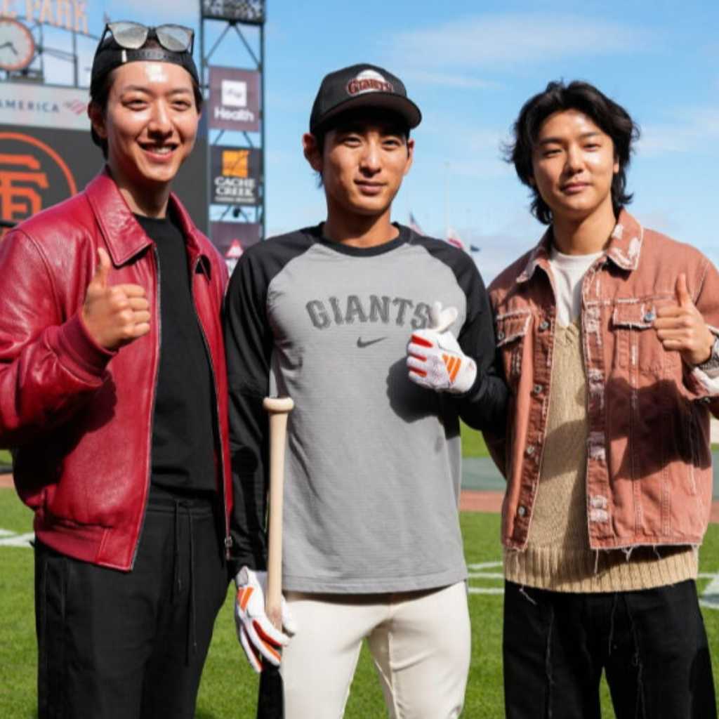 CNBLUE カン・ミンヒョク＆イ・ジョンシン、プロ野球選手イ・ジョンフと記念ショット！