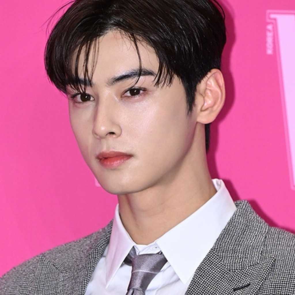 ASTRO チャウヌ、入隊後初の近況ショット…中隊長の訓練兵として凛々しい姿が話題