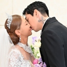 【PHOTO】Truedy＆野球選手イ・デウン、挙式で幸せなキスも！美しいウエディングドレス姿に注目