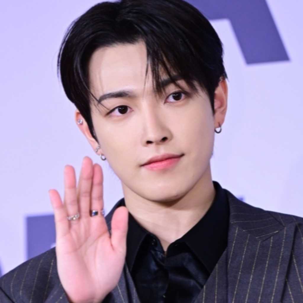ATEEZのHONGJOONG、HYBE バン・シヒョク議長に言及？新曲の歌詞について事務所がコメント