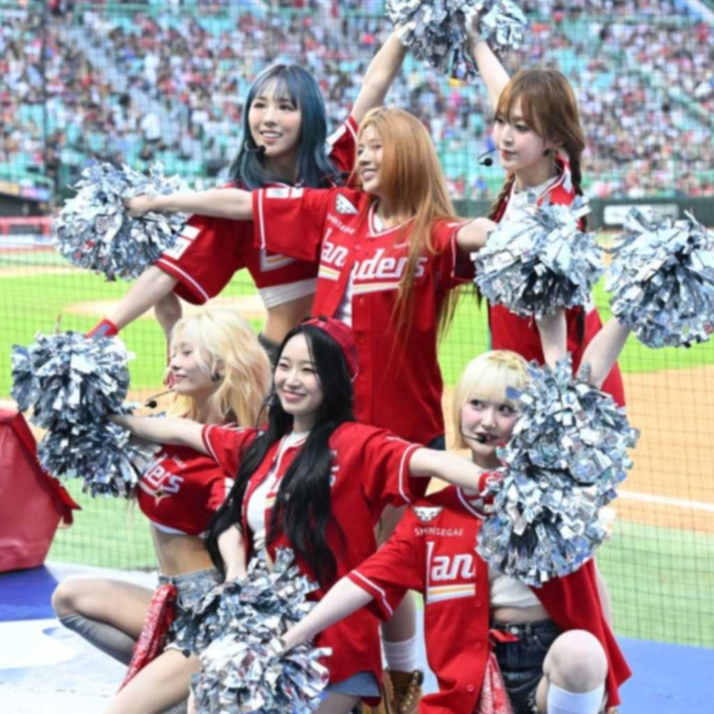 【PHOTO】Queenz Eye、野球場でパフォーマンス披露!ソビン&アユンは始球・始打式にも登場