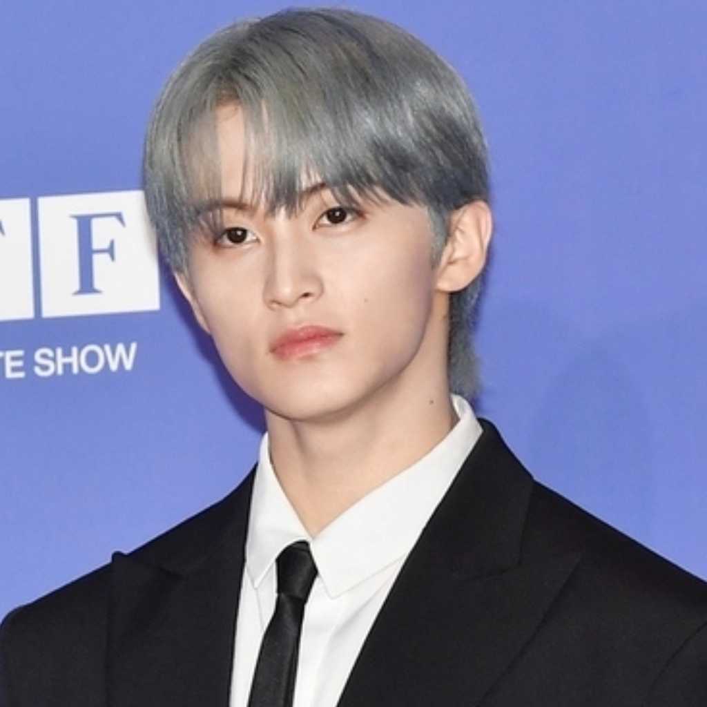 元NCT マーク、アメリカでの日常を公開…飾らない姿に注目集まる「ありのままの姿を見せたい」(動画あり)