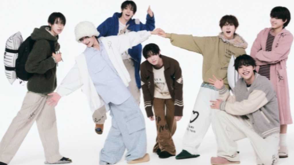 JYPの新ボーイズグループKickFlip、1stミニアルバム「Flip it