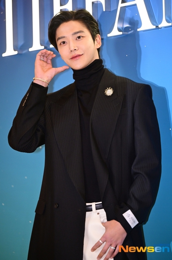 SF9 ロウン、新ドラマ「SHINING」への出演を検討中…IZ*ONE出身