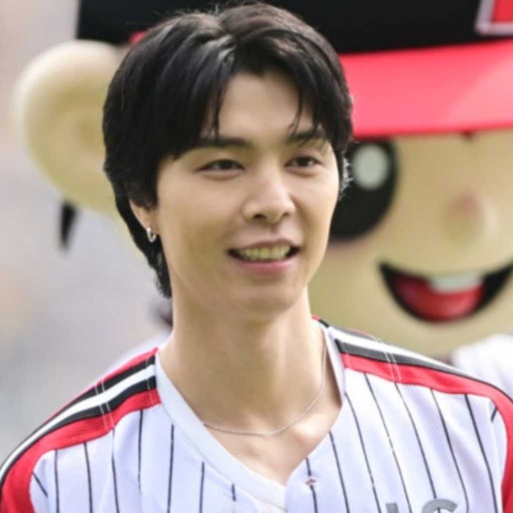 【PHOTO】NCT ジャニー、始球式に登場…爽やかな笑顔で手を振って挨拶