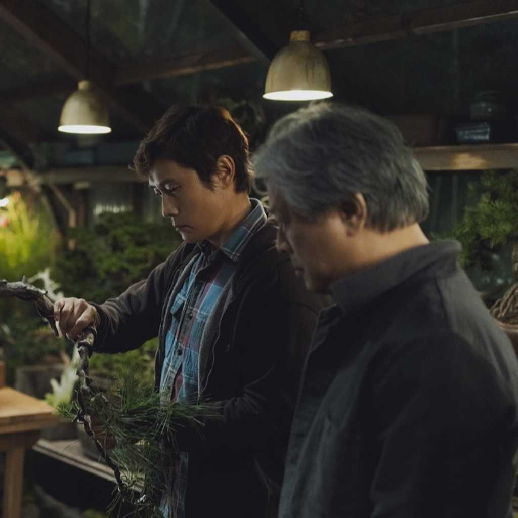 イ・ビョンホン主演「しあわせな選択」制作陣の情熱が光る舞台裏!セットから音響まで、必見の解説映像