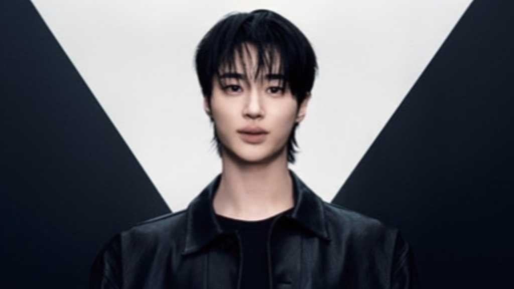 ビョン・ウソク、洗練されたムードのグラビアを公開…多彩なヘアスタイルで魅力アピール