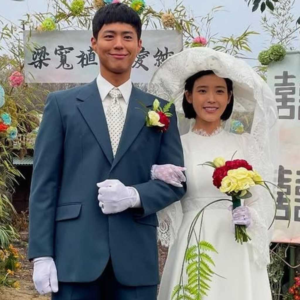 IU＆パク・ボゴムのウエディング写真が話題に！Netflix「おつかれさま」ビハインドカットを公開