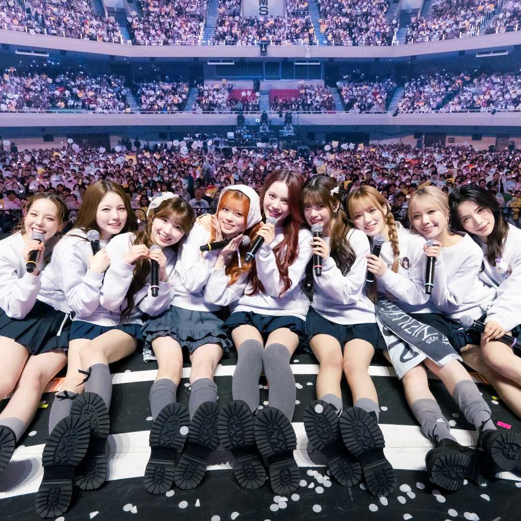 NiziU、初のホールツアーが日本武道館でフィナーレ！ファンからサプライズ＆涙する場面も