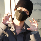 【PHOTO】CIX ベ・ジニョン、スケジュールのためタイへ出国…個性溢れるファッション（動画あり）