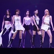 LE SSERAFIM、初ツアーの華やかな幕開け！新曲「We got so much」も初公開“夢を叶えられたのはファンのおかげ”