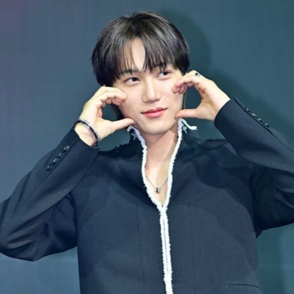 EXO カイ、召集解除後初のカムバックに涙「ファンが待っていてよかったと思えるように頑張る」