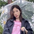少女時代 テヨン、雨でもキュートなファッション!近況ショットにパク・ナレ&Heizeもコメント