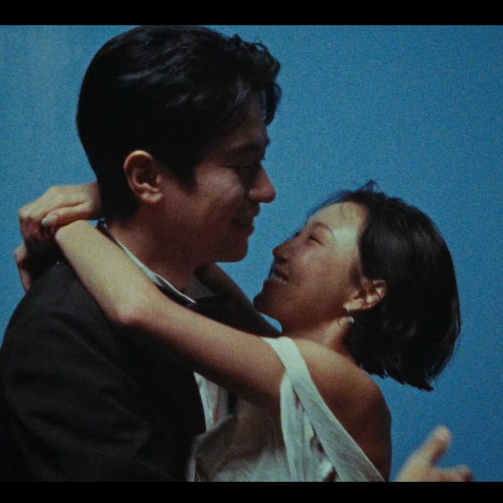 MAMAMOO ファサ、ソロ曲「Good Goodbye」MV公開…友情出演した俳優パク・ジョンミンとの演技に注目