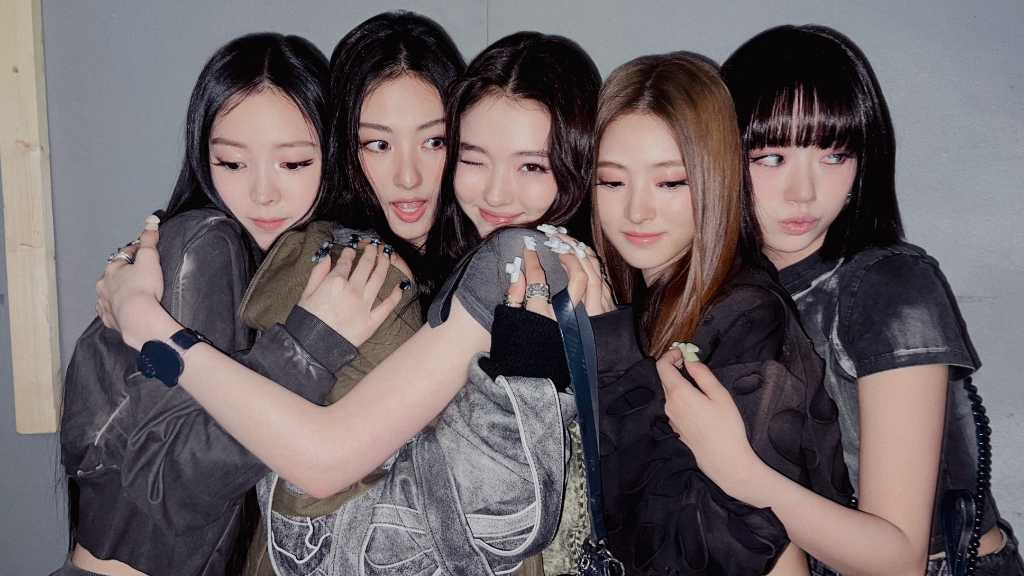 MEOVV、デジタルシングル「BURNING UP」で10月14日にカムバック