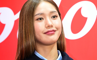 【PHOTO】OH MY GIRL ミミ＆コンミョンら、韓国進出のコーヒーチェーン「ティムホートンズ」オープンイベントに出席