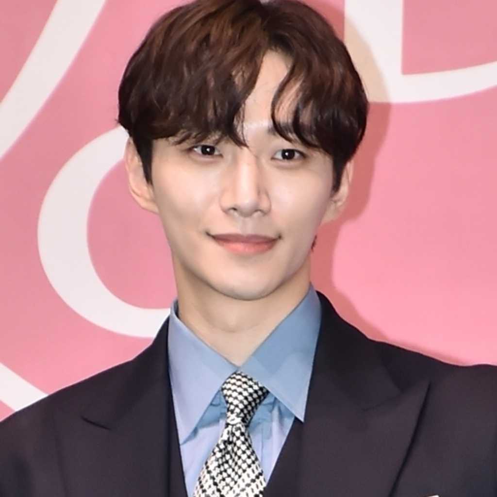 2PM ジュノ、脊椎骨折もコンサート強行?過去の大怪我を振り返る「全身腫れた状態でステージに」