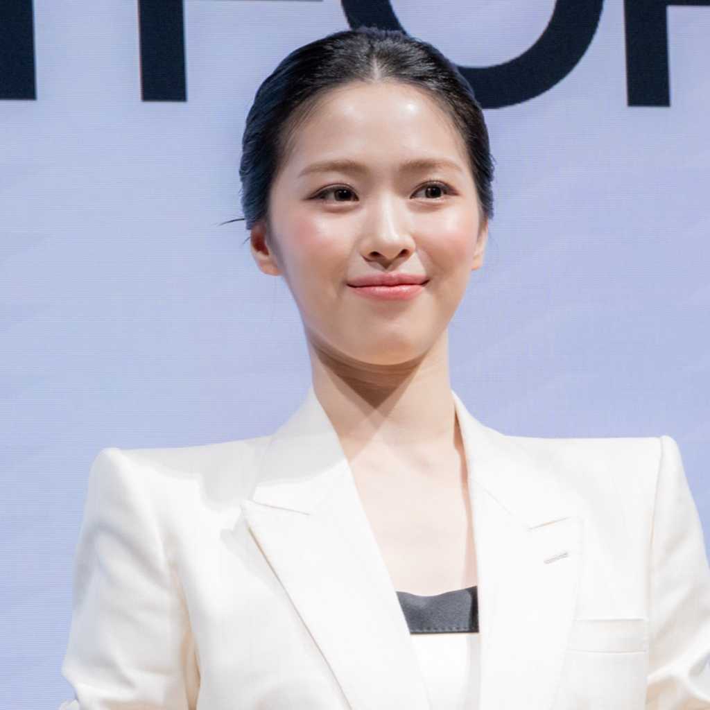 ITZY リュジン、小顔きわだつ爽やかアップヘア!日本で“ファンにおすすめしたいメイク”明らかに