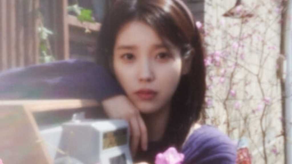 IU、約8年ぶり！5月27日にリメイクアルバム「花のしおり3」を発売