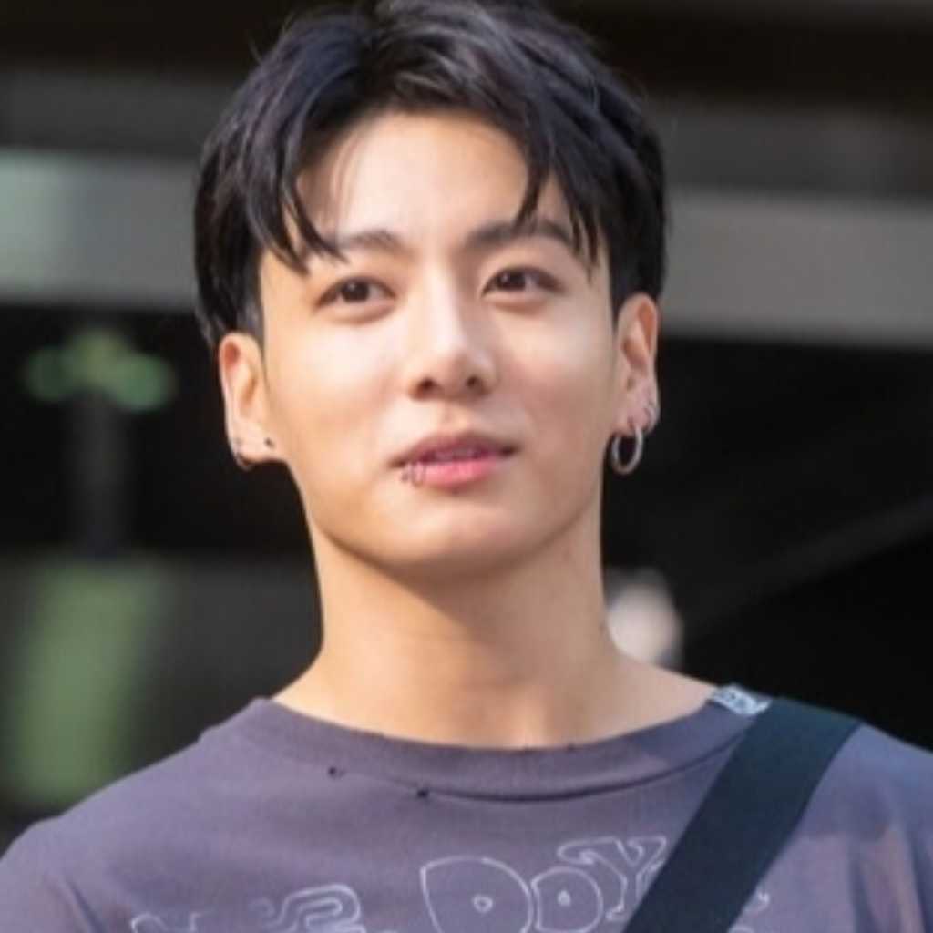 BTS ジョングク、南山タワーを背景にモッパン披露！？“ソロ飯”に続き…飾らない魅力にファン熱狂