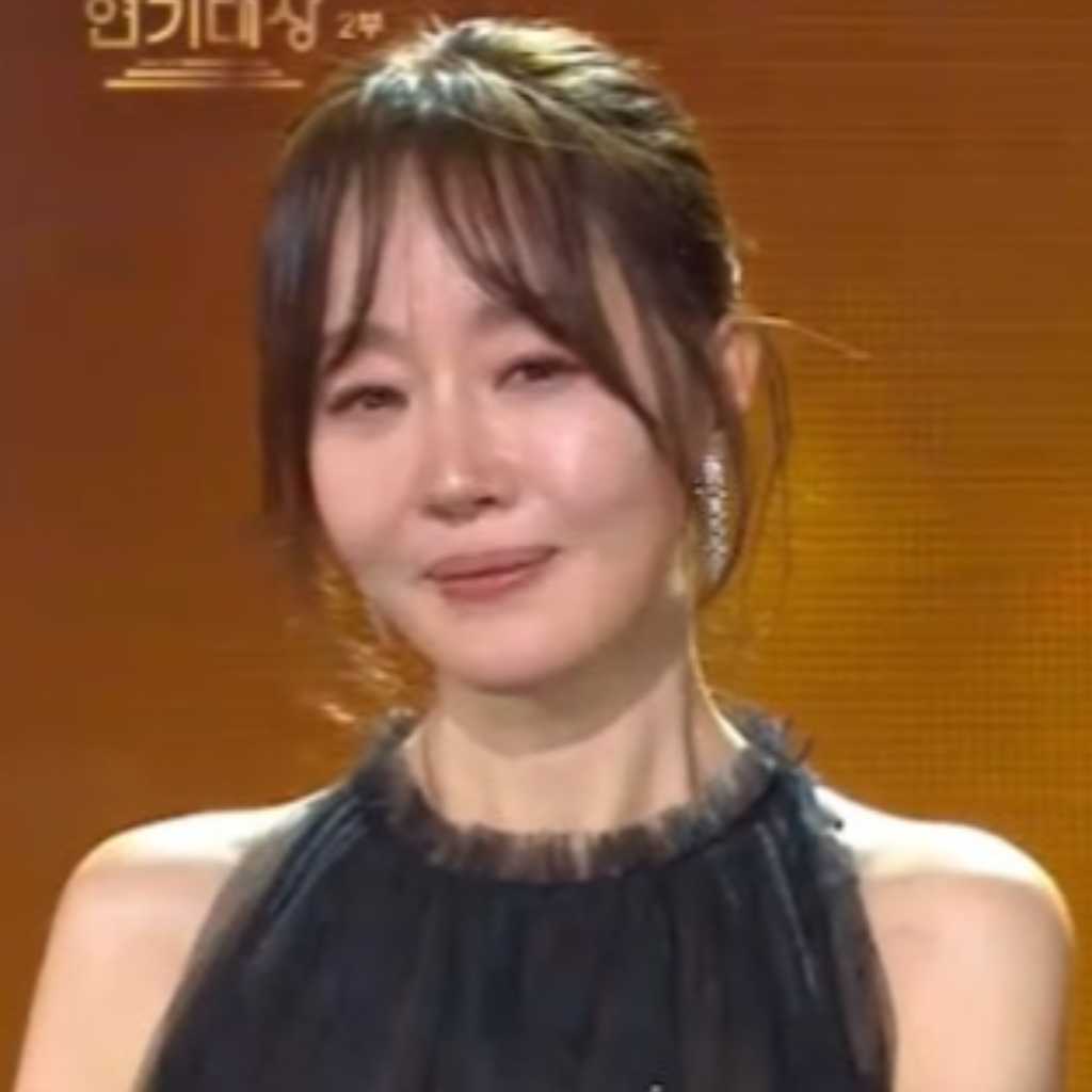 イ・スンジェさんに涙の哀悼も…アン・ジェウク＆オム・ジウォン「2025 KBS演技大賞」で大賞を受賞（総合）