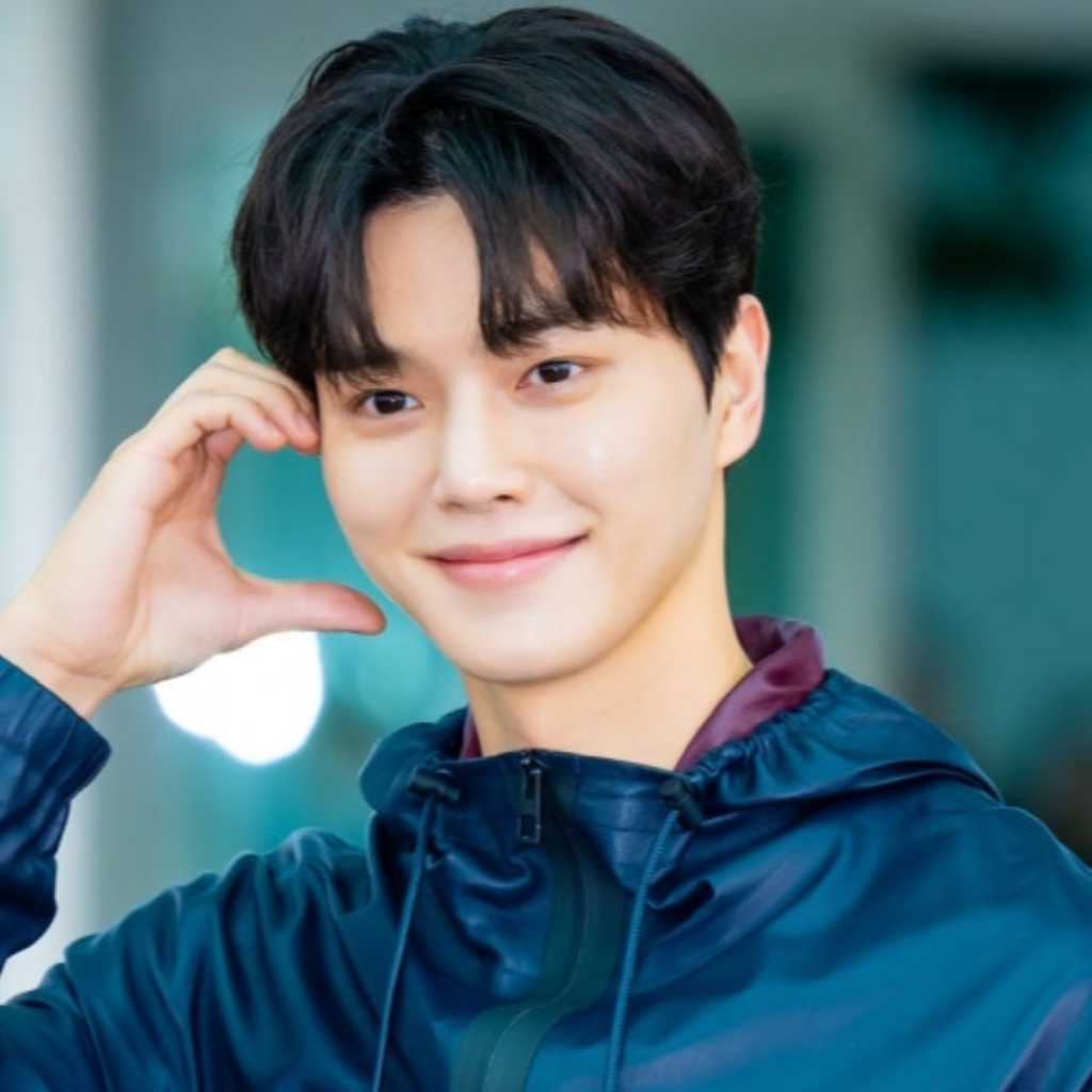 【PHOTO】ソン・ガン、ファッションウィークに出席するためフランスへ出国