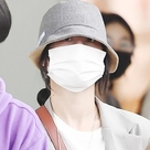 【PHOTO】TWICE ナヨン＆モモ＆サナ、MV撮影を終えソウルへ…空港に人が殺到（動画あり）