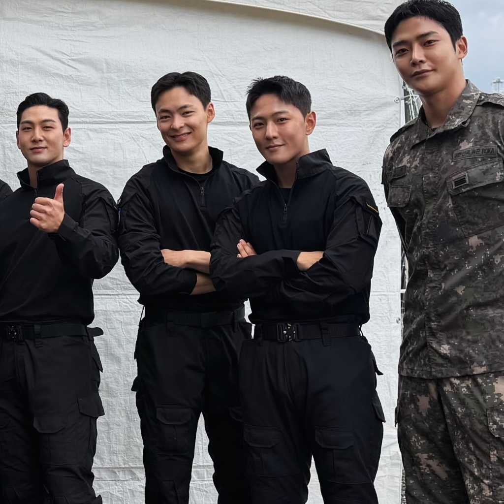 キム・ヨンデからiKON ドンヒョク、ロウンまで…入隊中のスターたちが集結!記念ショット&動画が話題