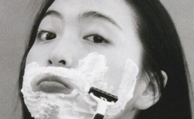 知英 キュートな表情でシェービング 歳の頃の初々しい写真に かわいい の声 Kstyle