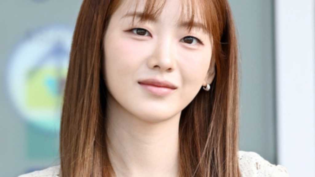 【PHOTO】チョ・イヒョン、海外スケジュールのため出国（動画あり）