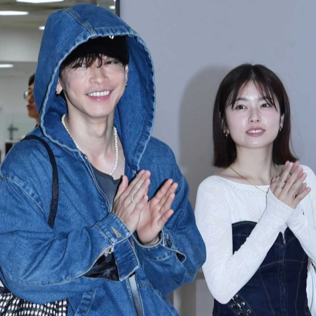 【PHOTO】小芝風花＆佐藤健、日本版「私の夫と結婚して」W主演の2人が韓国へ！花束贈呈に笑顔（動画あり）