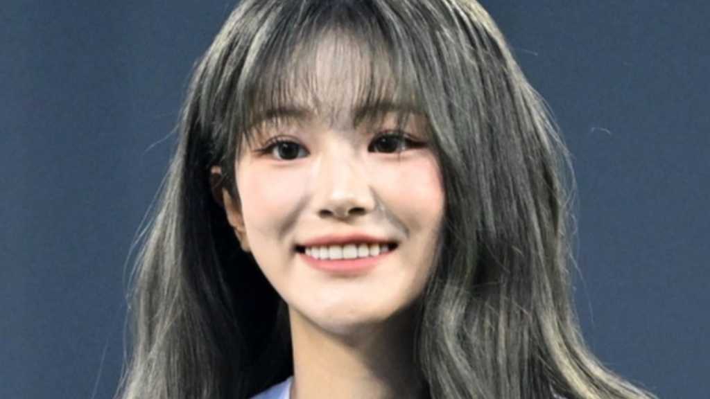 【PHOTO】QWER チョダン、始球式に登場…可愛らしいユニフォーム姿