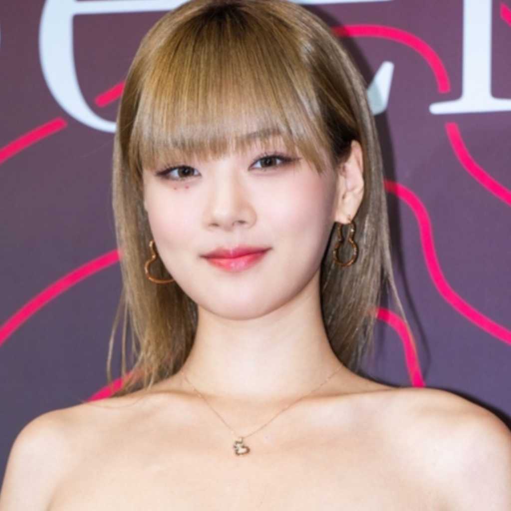 BIBI、韓国でUNIQLOの新モデルに抜擢！自信溢れる姿勢で商品の魅力をアピール