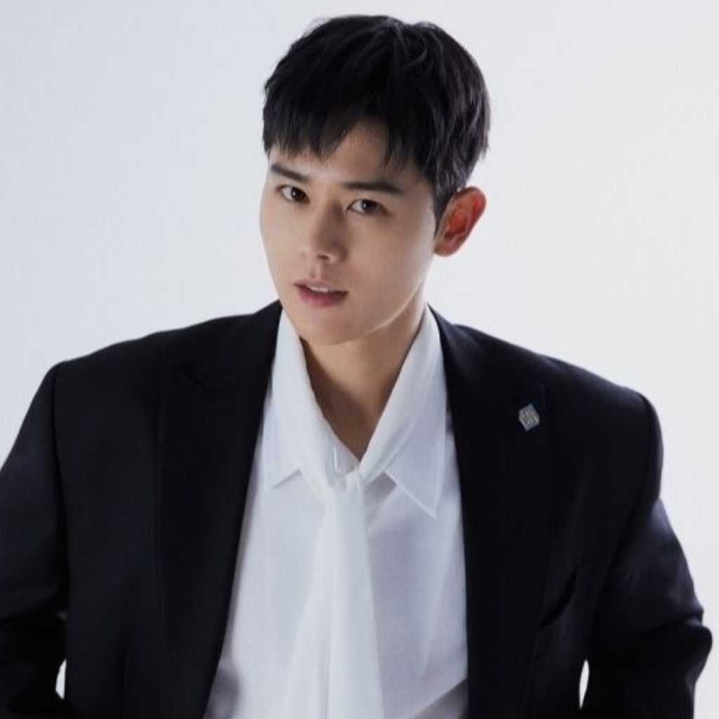 キム・ドンジュン、練習生時代からの縁…GOLDEN MOONエンターテインメントと専属契約を締結