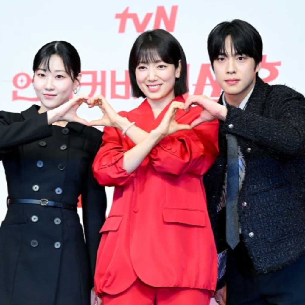 【PHOTO】パク・シネ＆ハ・ユンギョン＆チョ・ハンギョル、新ドラマ「アンダーカバー・ミスホン」制作発表会に出席