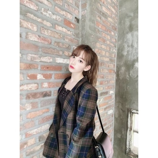 Iz One 宮脇咲良 美貌輝く近況ショットでファンに挨拶 早く会いたい Kstyle